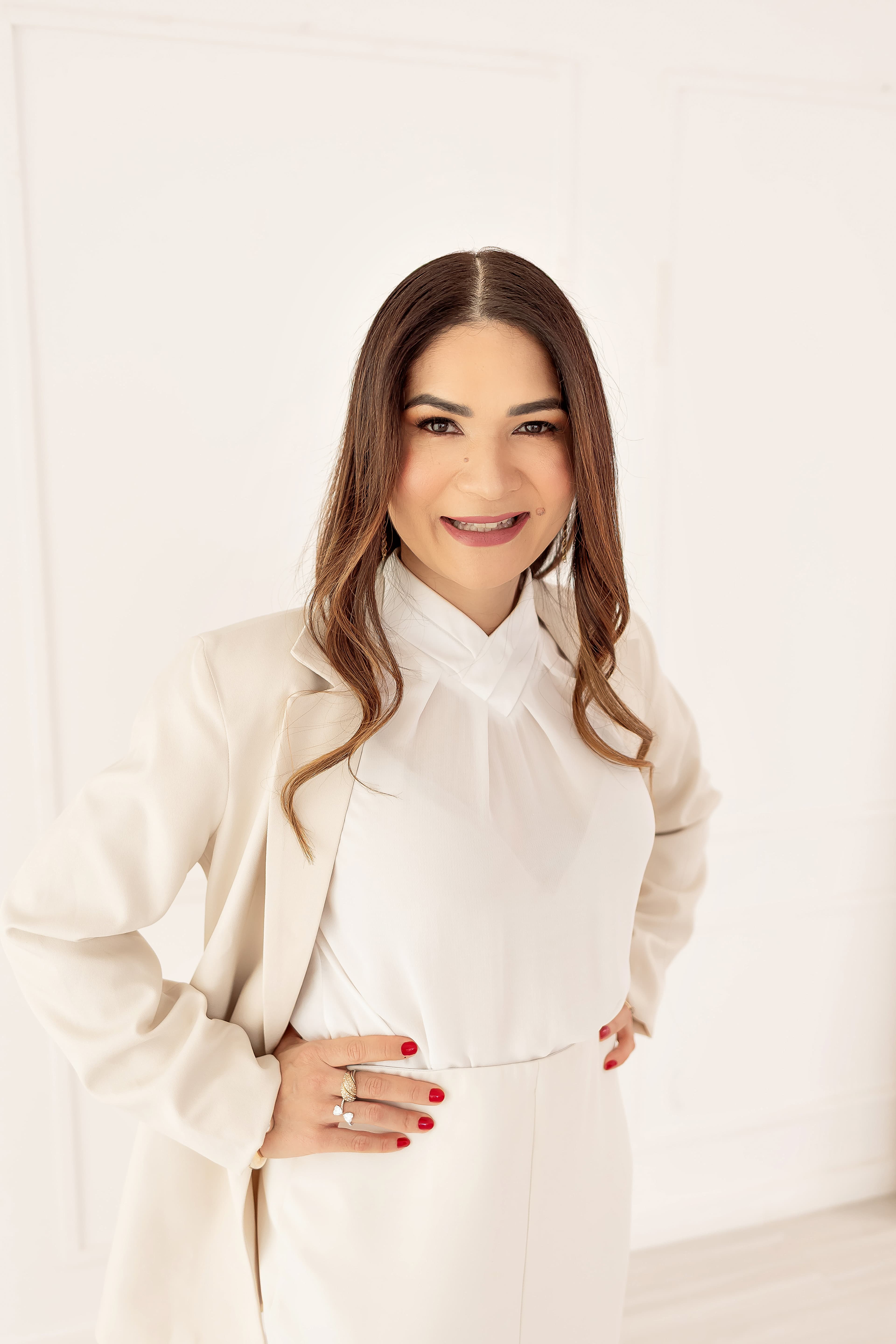 Dra. Valquiria Pelafsky - Médica Dermatologista